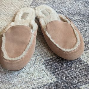 - Ugg slippers